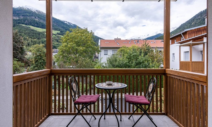 Prato allo Stelvio Apartment | Apartment 'Ferienwohnung Hans' with Mountain View, Balcony and Wi-Fi