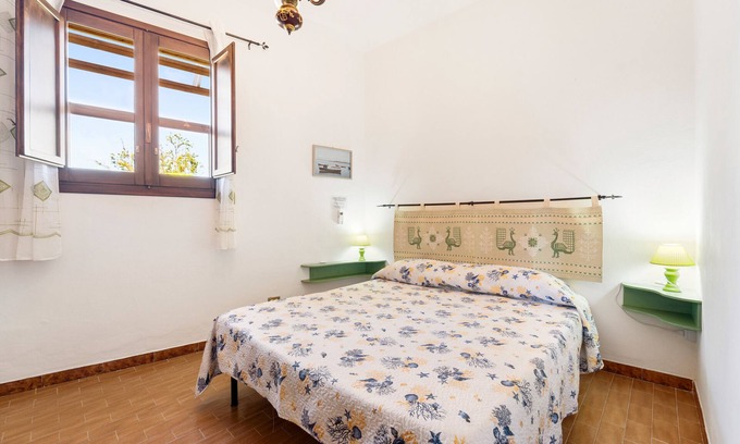 San Giovanni Suergiu Apartment | Apartment '1' with Shared Garden and Air Conditioning