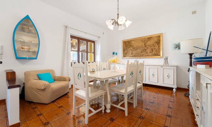 San Giovanni Suergiu Apartment | Apartment '2' with Shared Garden, Balcony and Air Conditioning