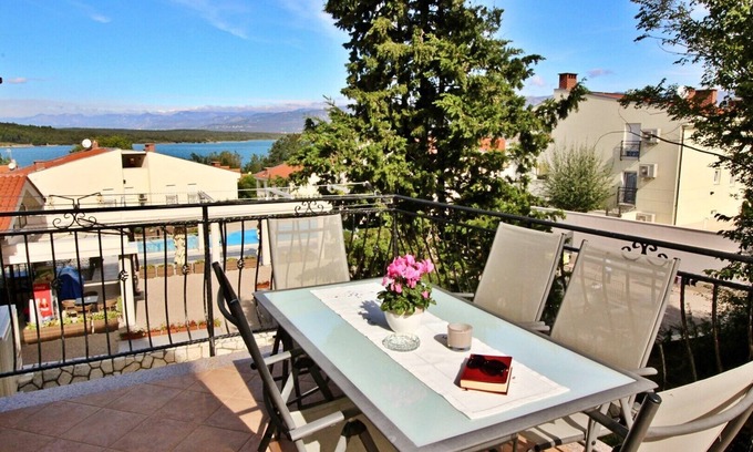 Soline Apartment | Apartment Ivanka - 200 m from sea, balcony, sea view, BBQ, private parking