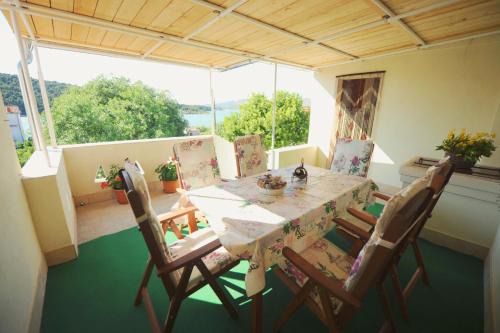 Jadrtovac Apartment | Apartment Karla