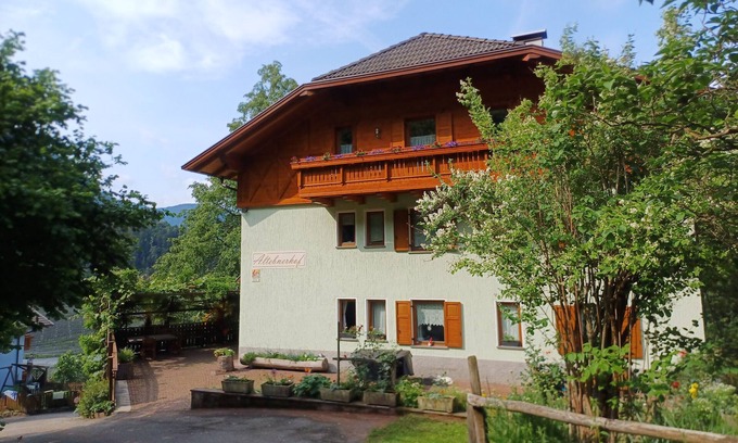 Laives Apartment | Apartment 'Kastanienhain' with Mountain View, Wi-Fi and Air Conditioning