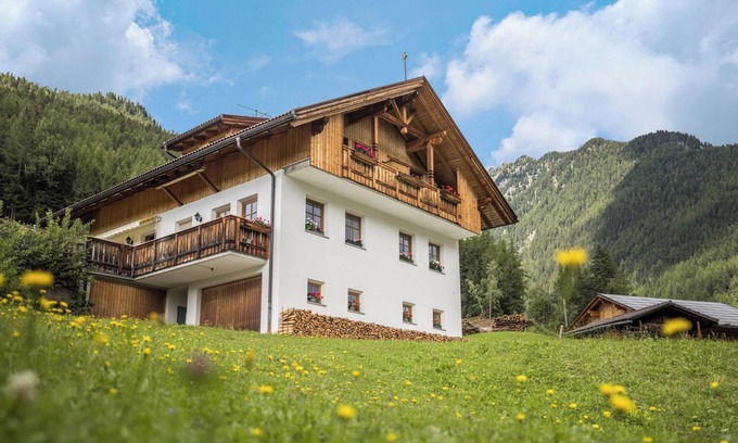Valle Aurina Apartment | Apartment "Kuglerhof 1" with Mountain View, Wi-Fi, Balcony, Terrace & Garden; Pet Friendly