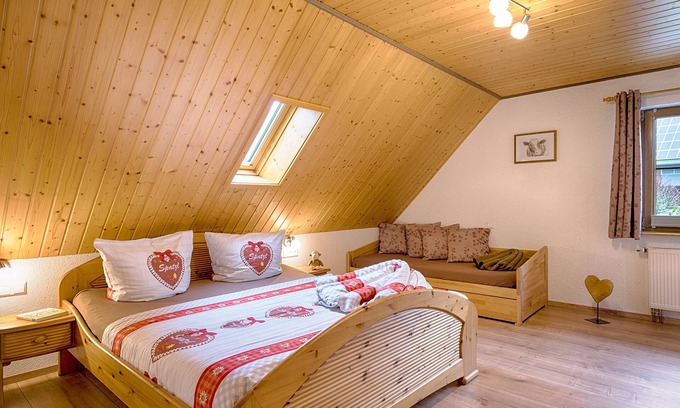 Schollach Apartment | Apartment 'Kuhglocke' with Shared Terrace, Shared Garden and Wi-Fi