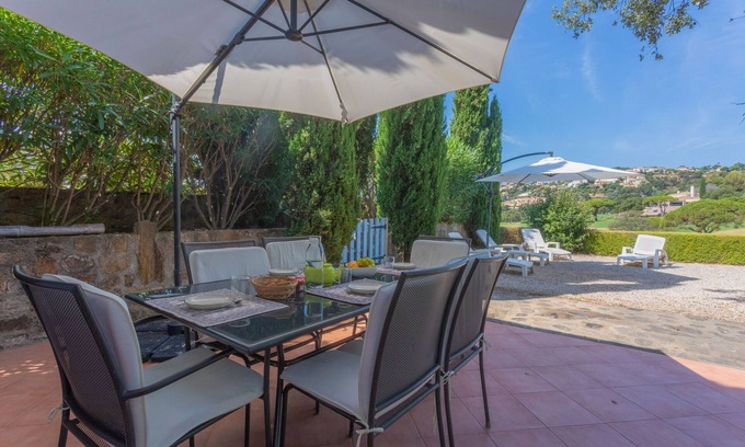 La Nartelle Apartment | Apartment 'L'amandier' with Private Terrace, Private Garden and Wi-Fi
