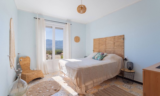 Banyuls-dels-Aspres Apartment | Apartment 'Les Albères' with Sea View, Wi-Fi and Air Conditioning