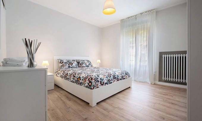 Civenna Apartment | Apartment 'La Casa Di Tina - Civenna' with Balcony and Wi-Fi