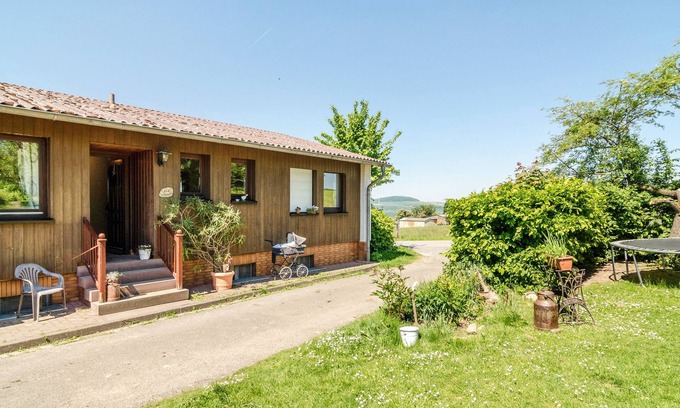 Hofgeismar Apartment | Apartment 'Landleben' with Mountain View and Shared Garden