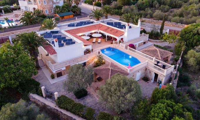 Son Moja Apartment | Apartment Laura