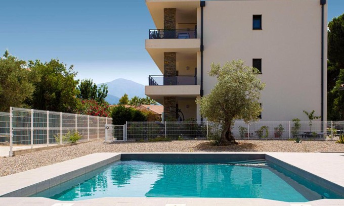 Argeles-sur-Mer Apartment | Apartment Le Clos des Alberes-1 by Interhome