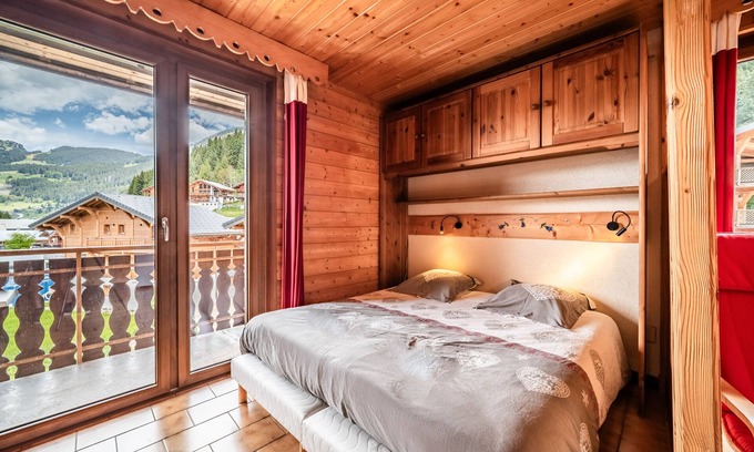 Chatel Apartment | Apartment 'Le Izzy - 5 Pers' with Mountain View, Balcony and Wi-Fi