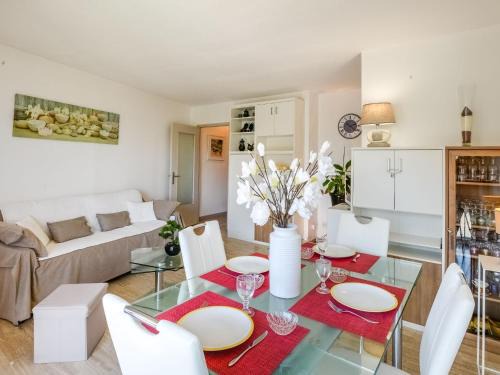 Cros-de-Cagnes Apartment | Apartment Le Poséidon by Interhome