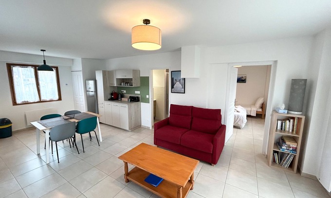 Chateauneuf Apartment | Apartment 'Le Relai Des Gayots' with Mountain View, Shared Garden and Wi-Fi