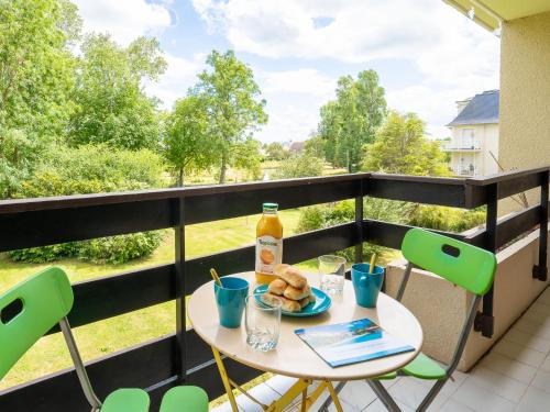 Cabourg Apartment | Apartment Le Sporting-15 by Interhome