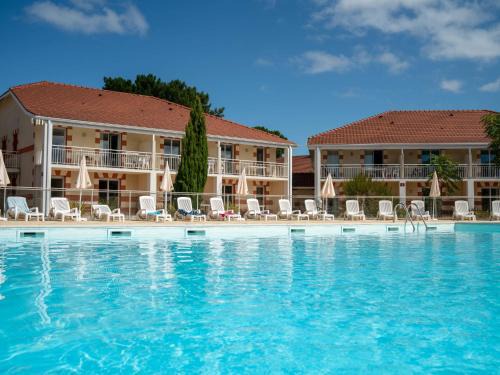 Le Verdon-sur-Mer Apartment | Apartment Les Alcyons T3 by Interhome