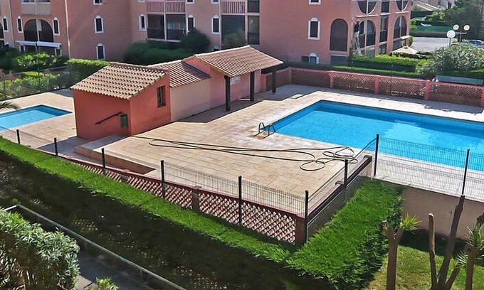 Les Arenes Apartment | Apartment Les Coraux in Canet-Plage - 4 persons, 1 bedrooms