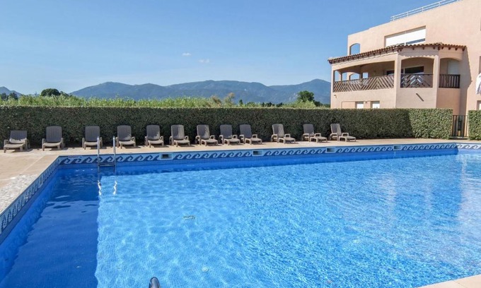 Saint-Cyprien Plage Apartment | Apartment Les Embruns-16 by Interhome