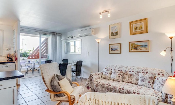 Saint-Cyprien Plage Apartment | Apartment Les Quais de L'Amirauté-7 by Interhome