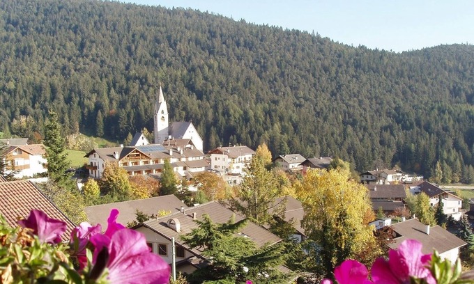 Molten Apartment | Apartment "Lingerhof - Enzian" with Mountain View, Balcony & Wi-Fi