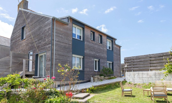 Plomeur Apartment | Apartment 'Loft Avec Jardin 5min De La Torche' with Private Garden and Wi-Fi