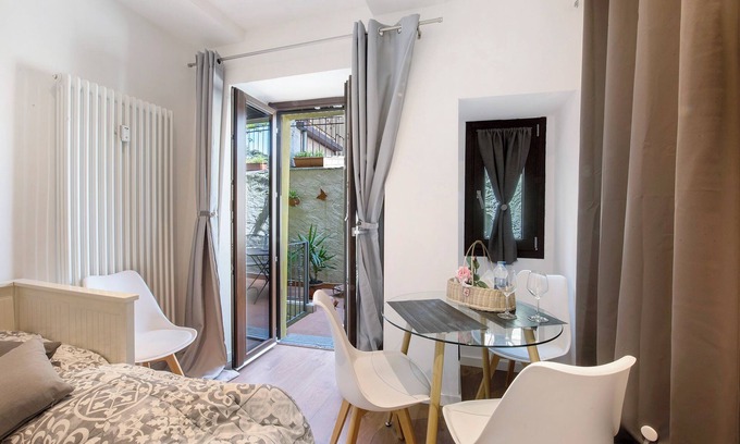 Mandello del Lario Apartment | Apartment 'Lucia Le Coccinelle Home' with Sea View, Wi-Fi and Air Conditioning