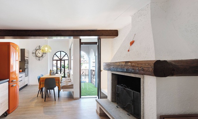 Germignaga Apartment | Apartment 'Mansarda Vialba' in Holiday Home with Lake View and Balconies