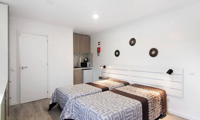 Moncarapacho e Fuseta Apartment | Apartment 'Mar' with Shared Terrace, Wi-Fi and Air Conditioning