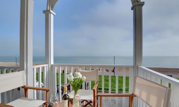 Hythe Apartment | Apartment Marine Apartment by Interhome