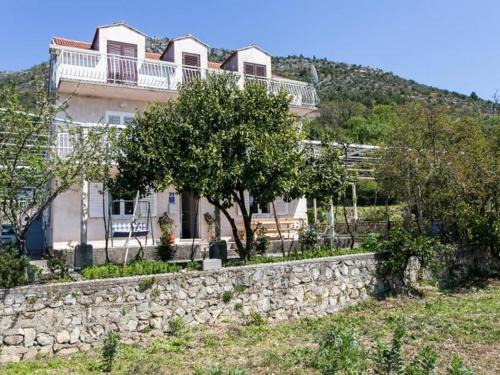 Brsecine Apartment | Apartment Marko - Three-Bedroom Apartment with Terrace and Sea View Brse ine