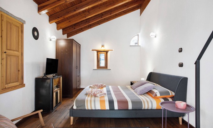 La Cretaz-Roisan Apartment | Apartment 'Mini House' with Mountain View, Private Terrace and Private Garden