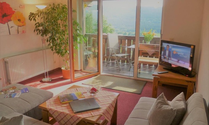 Arnbruck Apartment | Apartment mit 95m2, Balkon & großer Küche bietet Platz für 6 Pers.