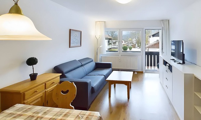 Oberaudorf Apartment | Apartment 'Mit Bergblick, Pool, Sauna' with Mountain View, Shared Garden and Wi-Fi