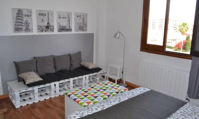 Sant Antoni Apartment | Apartment 'Modern Flat Valencia' with Balcony and Wi-Fi