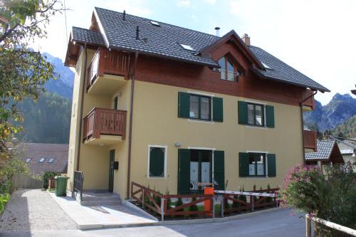 Kranjska Gora Apartment | Apartment Mojstrovka with Terrace in city center
