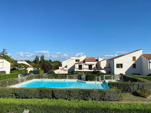 Saint-Palais-sur-Mer Apartment | Apartment Moulin de la Brunette-4 by Interhome