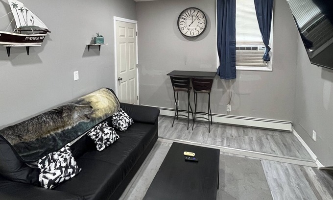 Hillside Apartment | Apartment near Airport