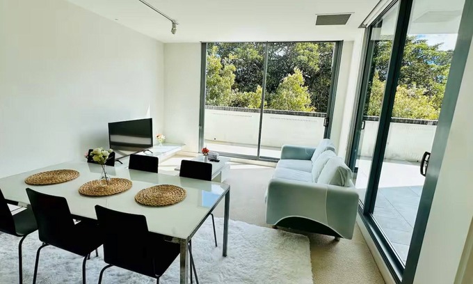 Waterloo Apartment | Apartment near CBD and Airport