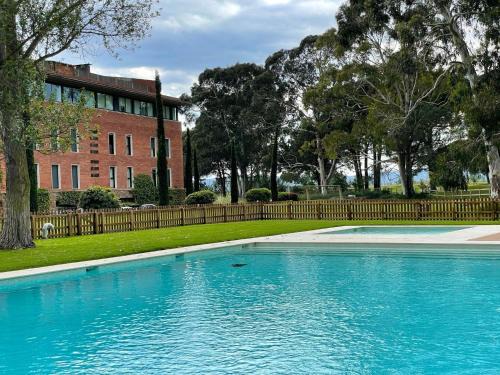 Torroella de Montgri Apartment | Apartment near Golf Course with Pool