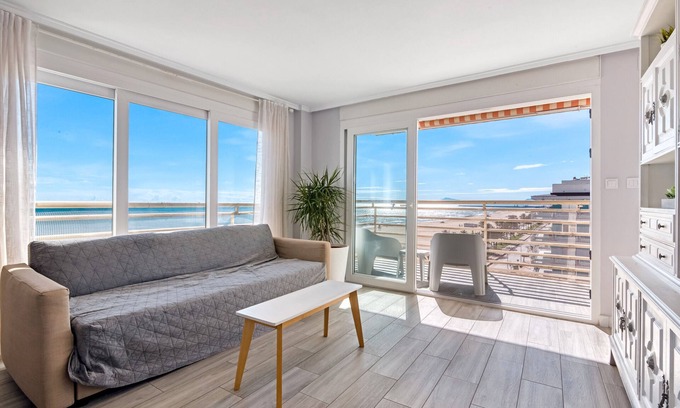 Grau i Platja Apartment | Apartment 'Neptuno' with Shared Pool, Balcony and Wi-Fi
