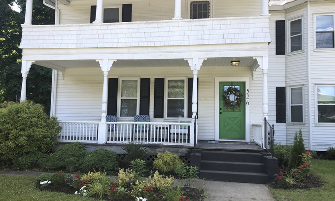 Pittsfield Apartment | Apartment Newly Remodeled Super Location