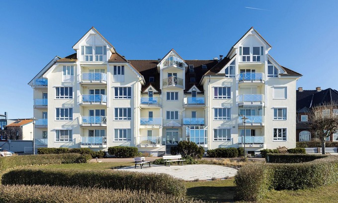 Laboe Apartment | Apartment no. 14 with balcony in the apartment house Strandhotel Laboe