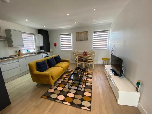 Truro Apartment | Apartment No 8 - Stay in style in the heart of the Cathedral City.