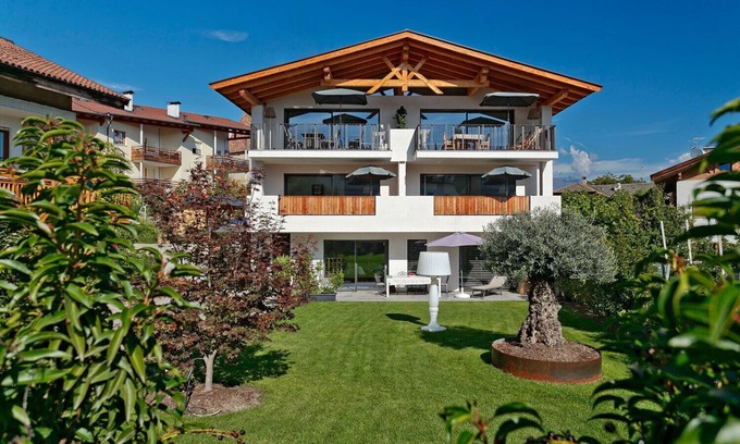 Tesimo Apartment | Apartment "Oma luisa - Schlosserhaus 31" with Balcony, Mountain View & Wi-Fi