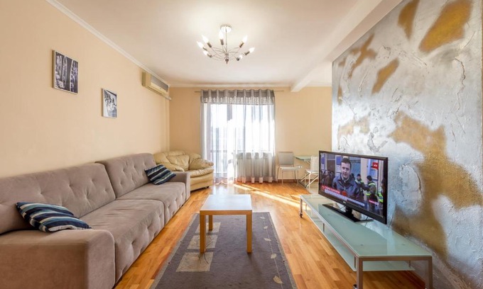 Khreshchatyy Yar Apartment | Apartment on Triokhsviatytelska