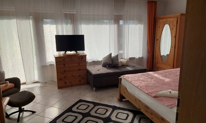 Weilburg Apartment | Apartment 'Osterwiese' with Private Terrace, Private Garden and Wi-Fi