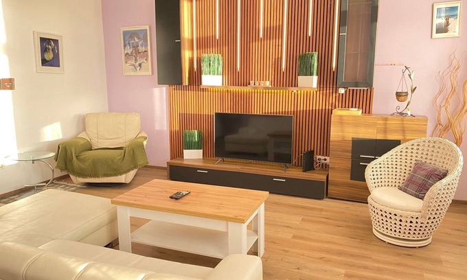 Belso-Ferencvaros Apartment | Apartment overlooking Danube and the park. Near Gellert Bath and the Central Market