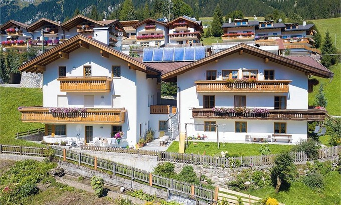 Racines Apartment | Apartment "Parigger Apt Lavendel" with Mountain View, Shared Garden & Wi-Fi