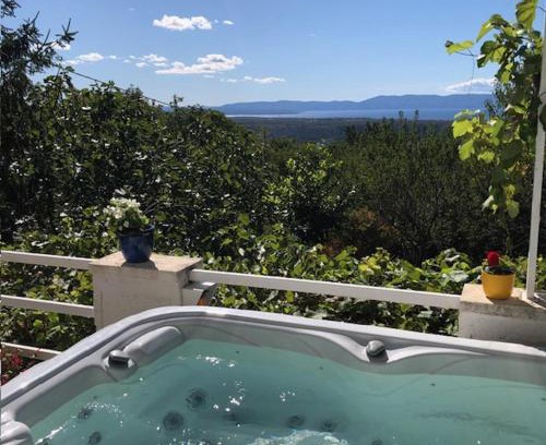Smrika Apartment | Apartment Paris with jacuzzi and sea view