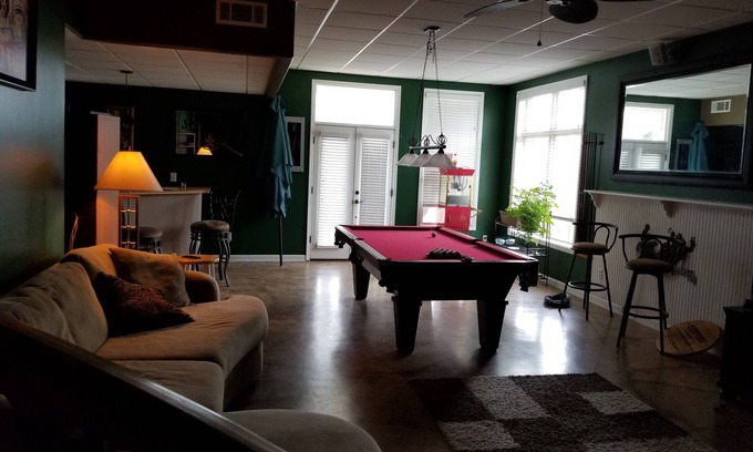 Olive Branch Apartment | Apartment Parlor Room - Bethel Gardens
