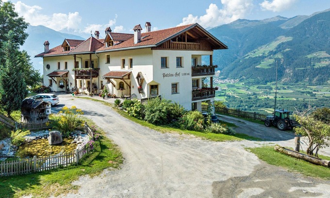 Sluderno Apartment | Apartment 'Patztauhof Tartscher Bühel' with Mountain View, Private Terrace and Wi-Fi